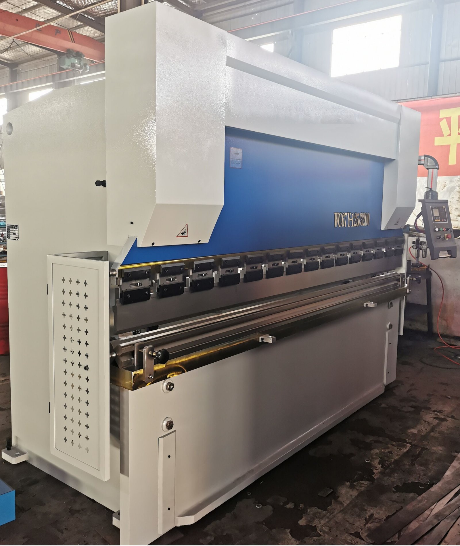Plegadora GENKAI NC 125 toneladas por 3200mm